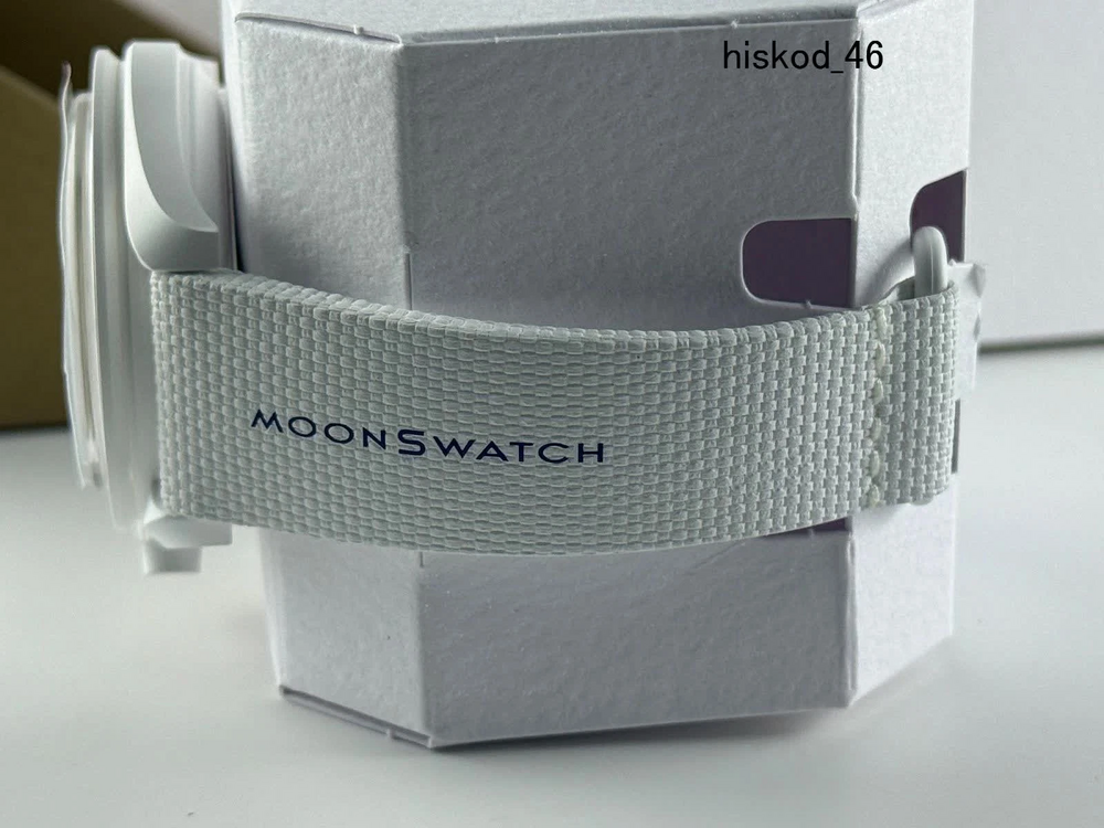 Swatch x Omega MISSION TO EARTHPHASE MOONSHINE GOLD Snoopy Moon MSO33W701L - Picture 3 of 7